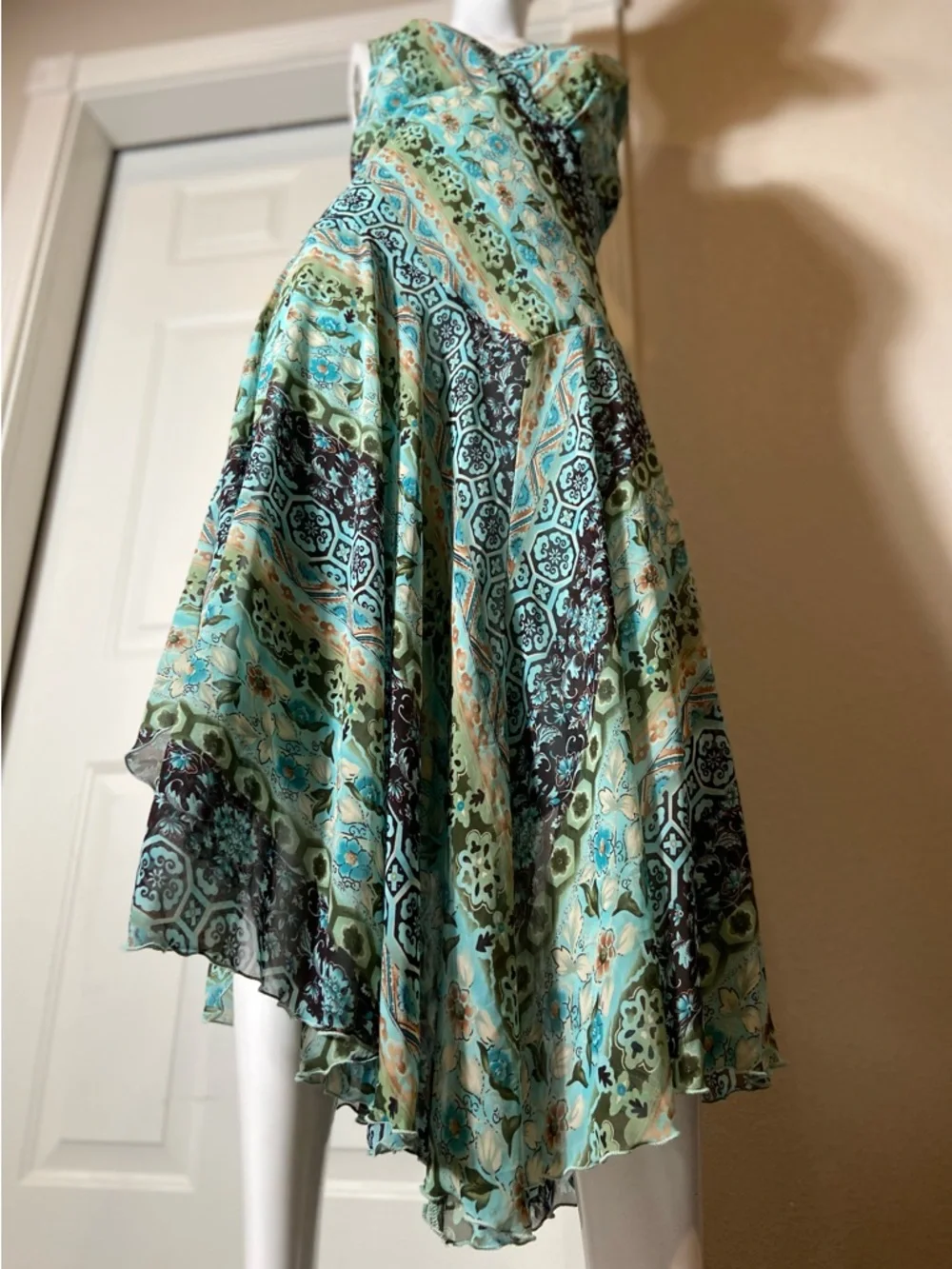 Rabbit Rabbit Rabbit Designs~Airy~Patchwork~Semi-Sheer Overlay~Dress~Size 10 - Picture 5 of 15